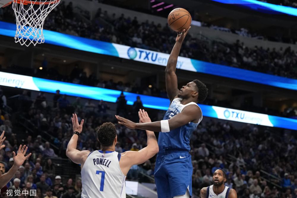 巴萨官方：阿劳霍将担任球队今日比赛的首发队长.